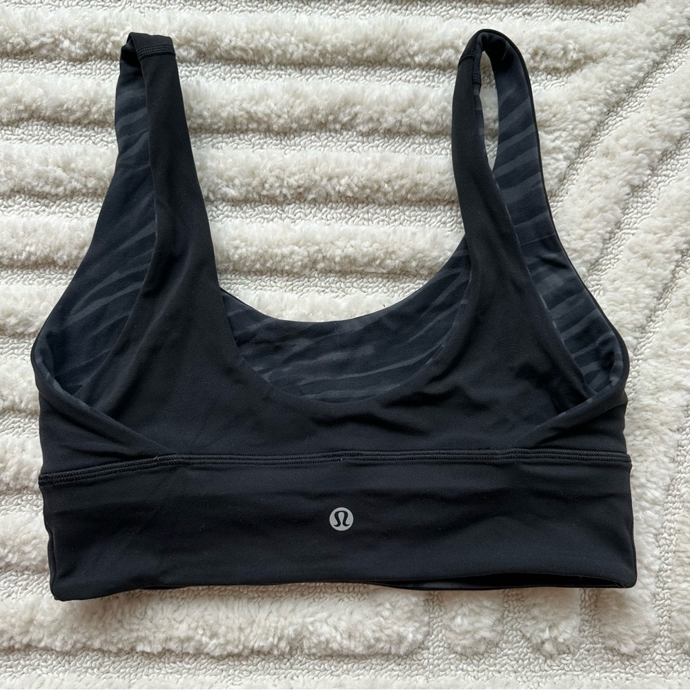 Lululemon Align Reversible Bra 
Black / Le Tigre Camo Deep Coal Multi
